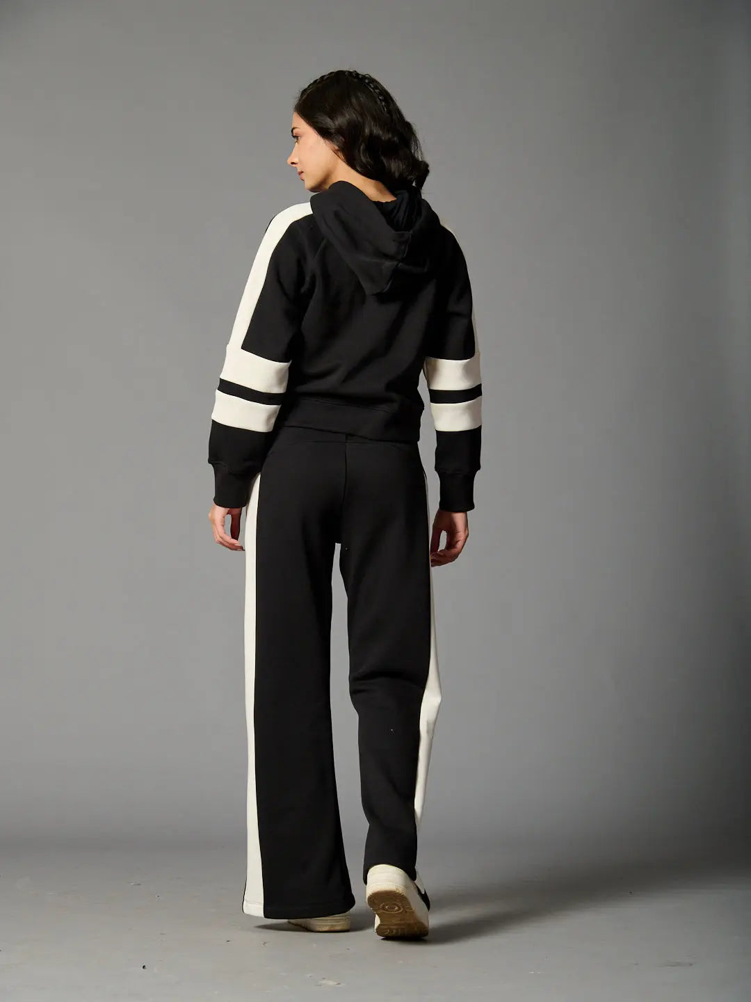Colourblock Hoodie with Side Slit Fleece Pants Coord set for Women Risate