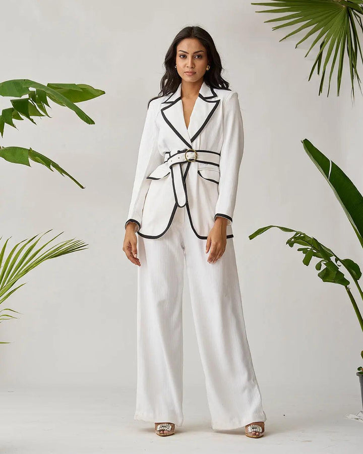 Borderline Elegance Blazer - Risate