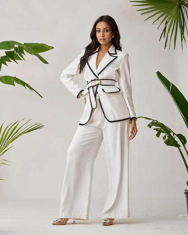 Borderline Elegance Blazer - Risate