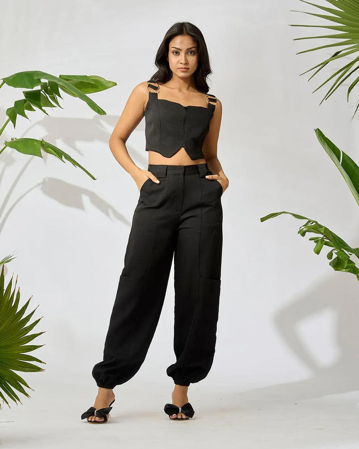 Versatile Utility-Pocketed Jogger with Front-Zip Crop Top - Risate