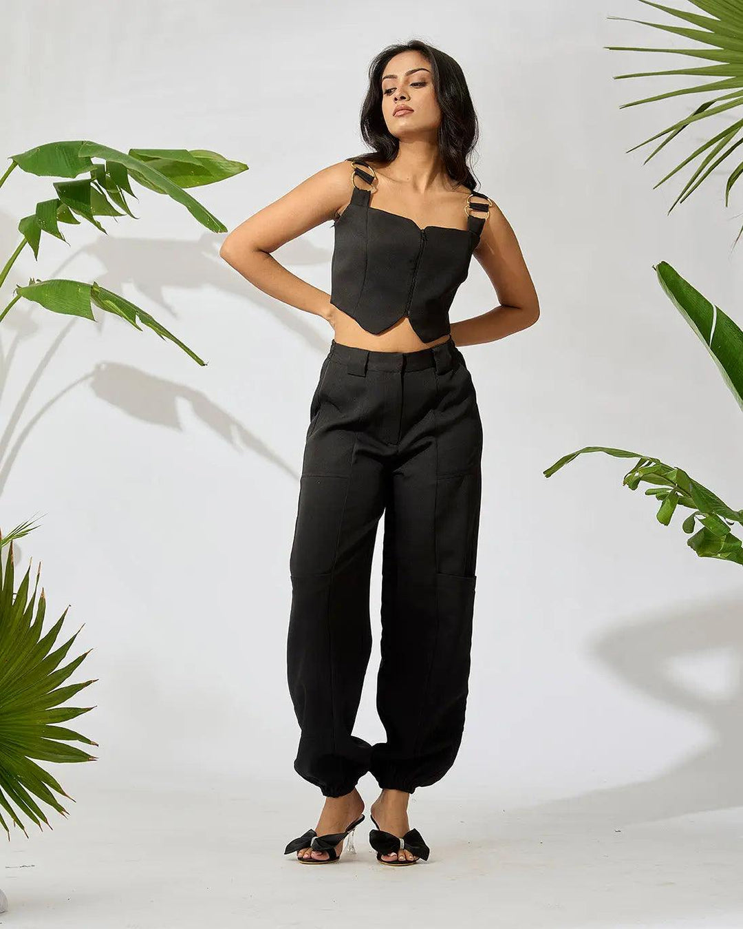 Versatile Utility-Pocketed Jogger with Front-Zip Crop Top - Risate
