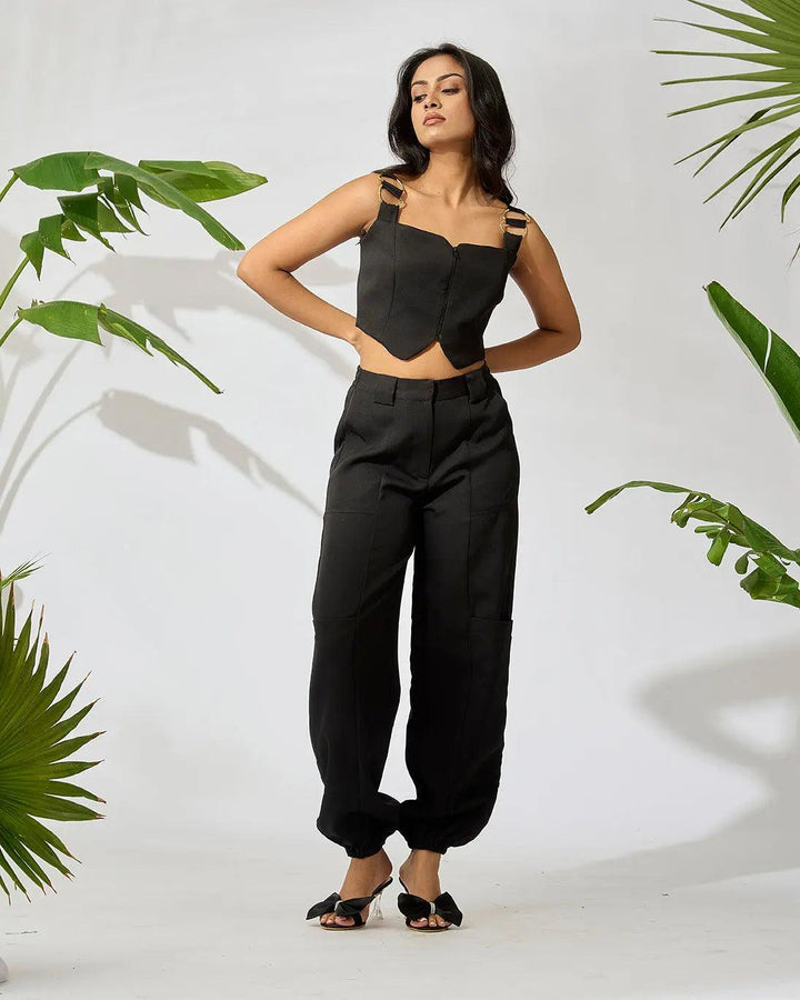 Versatile Utility-Pocketed Jogger with Front-Zip Crop Top - Risate