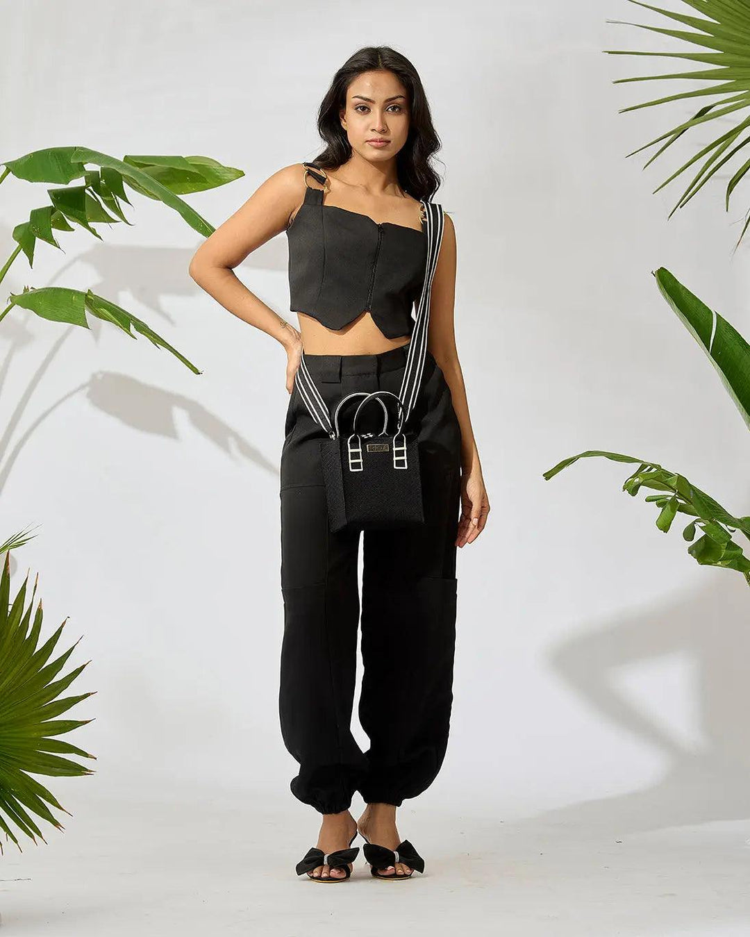 Versatile Utility-Pocketed Jogger with Front-Zip Crop Top - Risate
