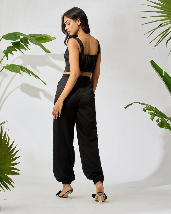 Versatile Utility-Pocketed Jogger with Front-Zip Crop Top - Risate