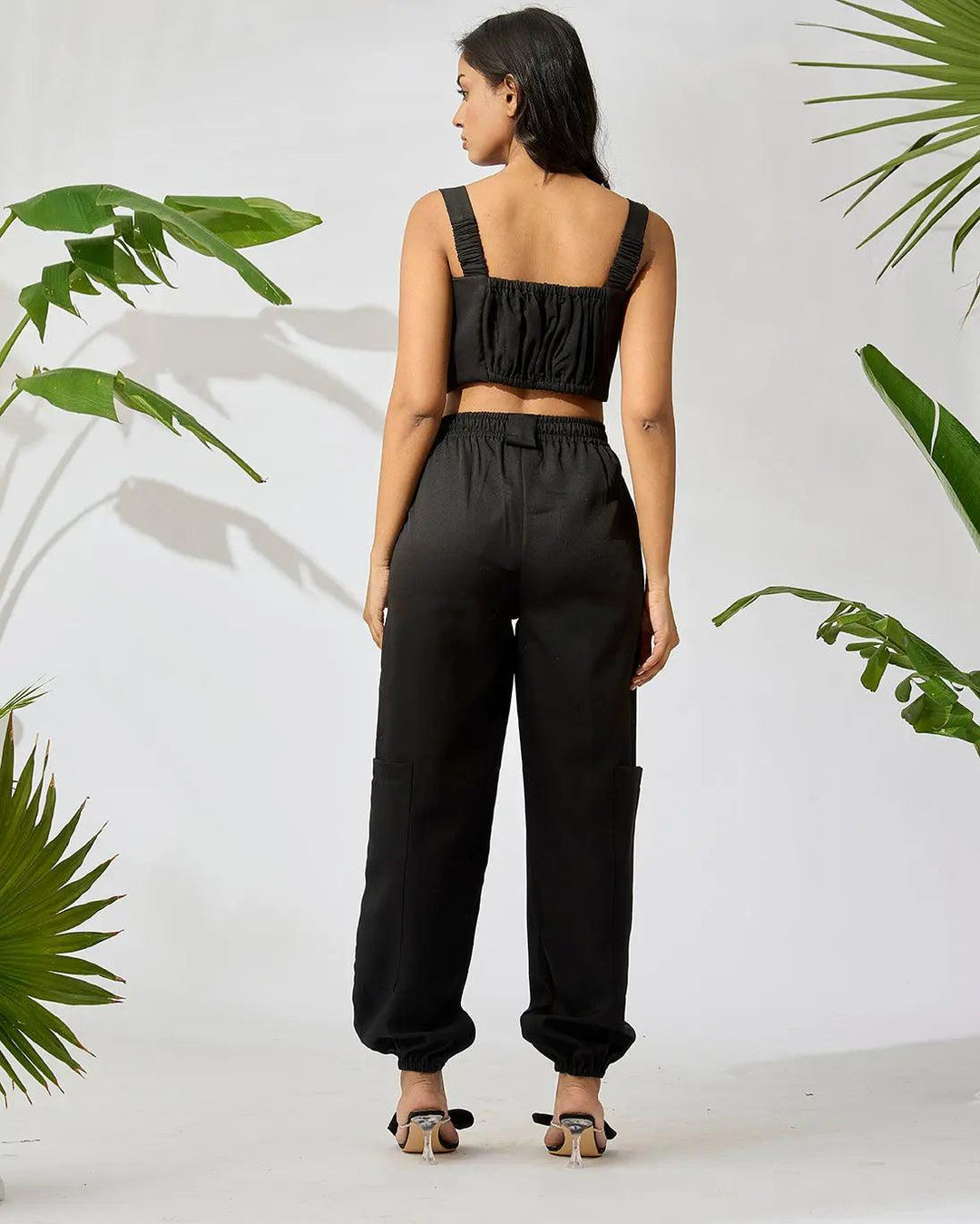Versatile Utility-Pocketed Jogger with Front-Zip Crop Top - Risate