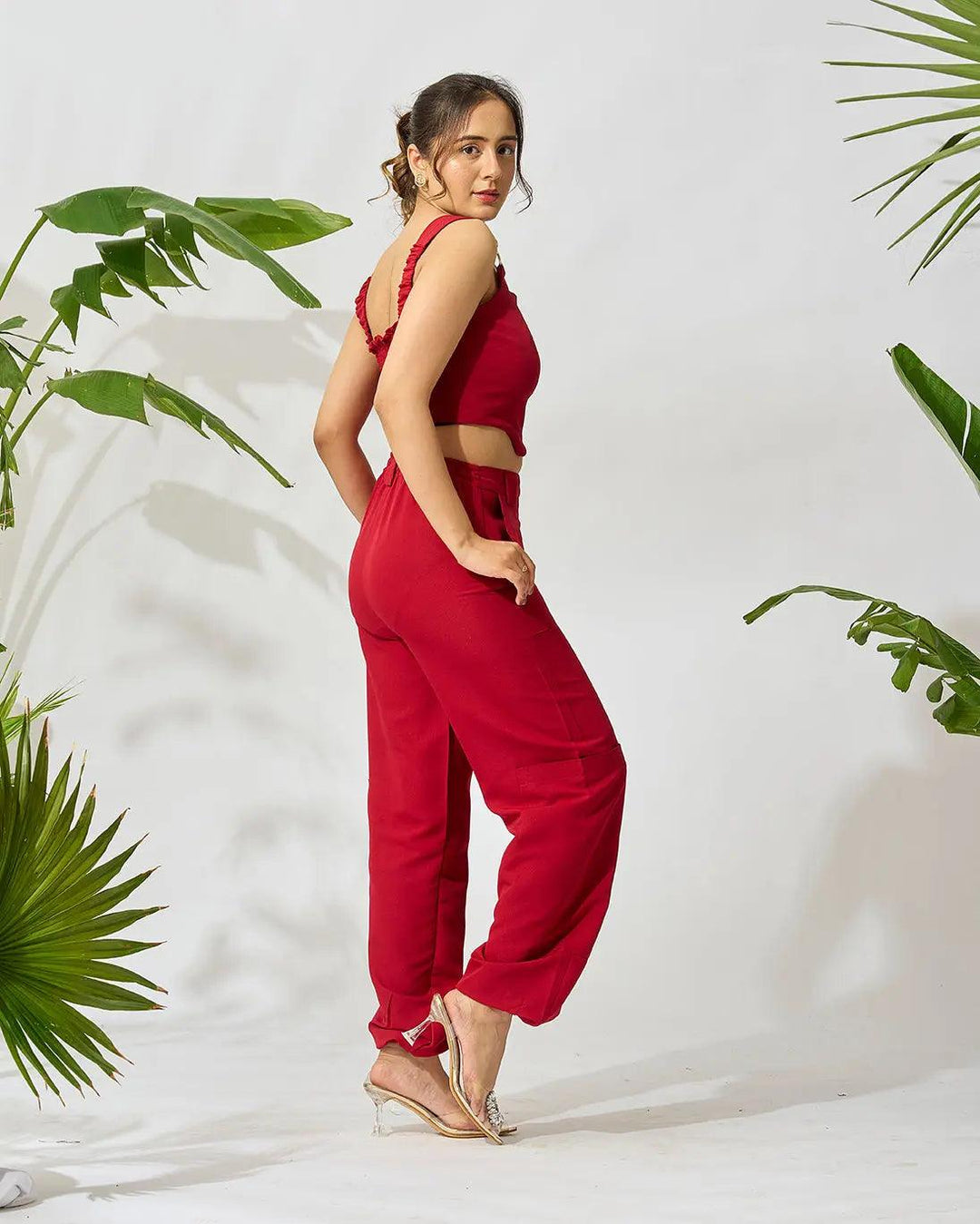 Versatile Utility-Pocketed Jogger with Front-Zip Crop Top - Risate