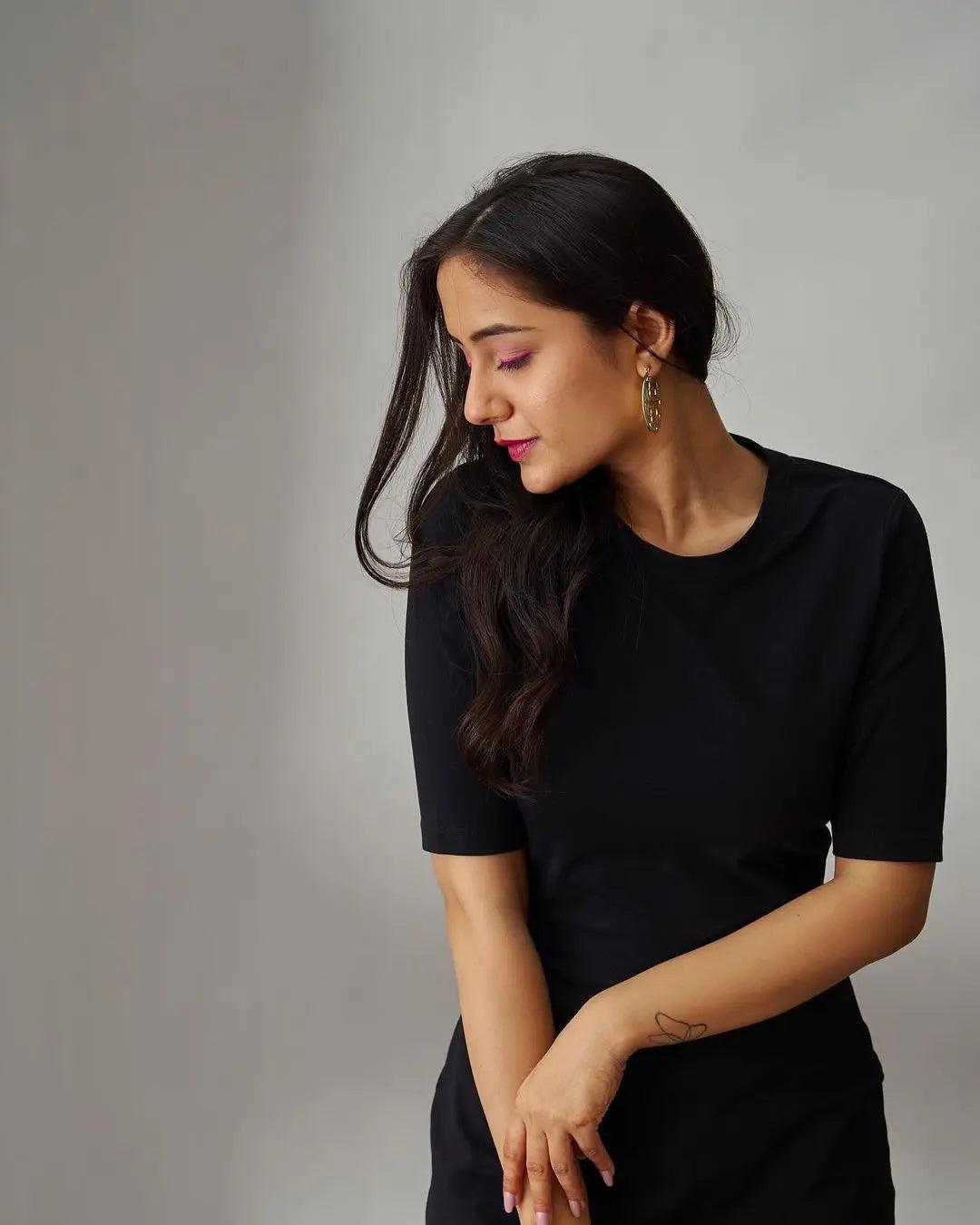 Elegant black midi bodycon dress with short sleeves, perfect for stylish occasions