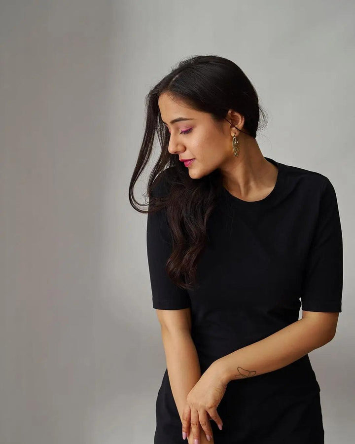 Elegant black midi bodycon dress with short sleeves, perfect for stylish occasions