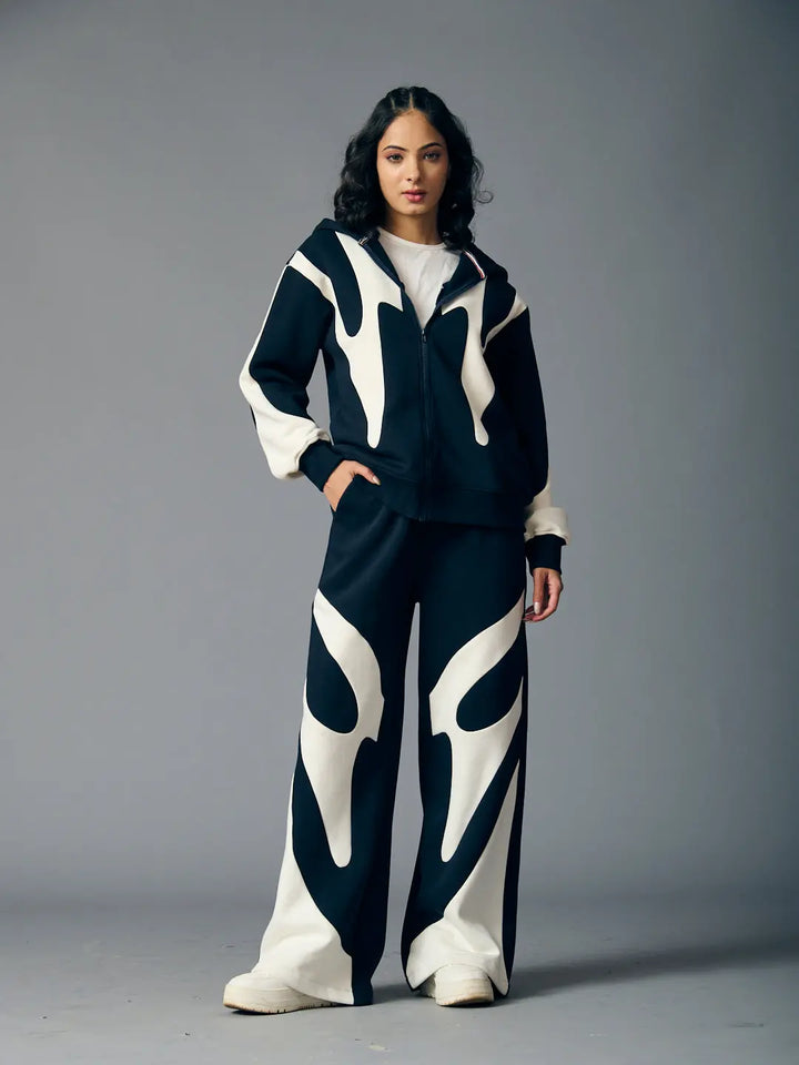 Risate chic streetwear set for women in black and white with bold patterns and comfortable fit