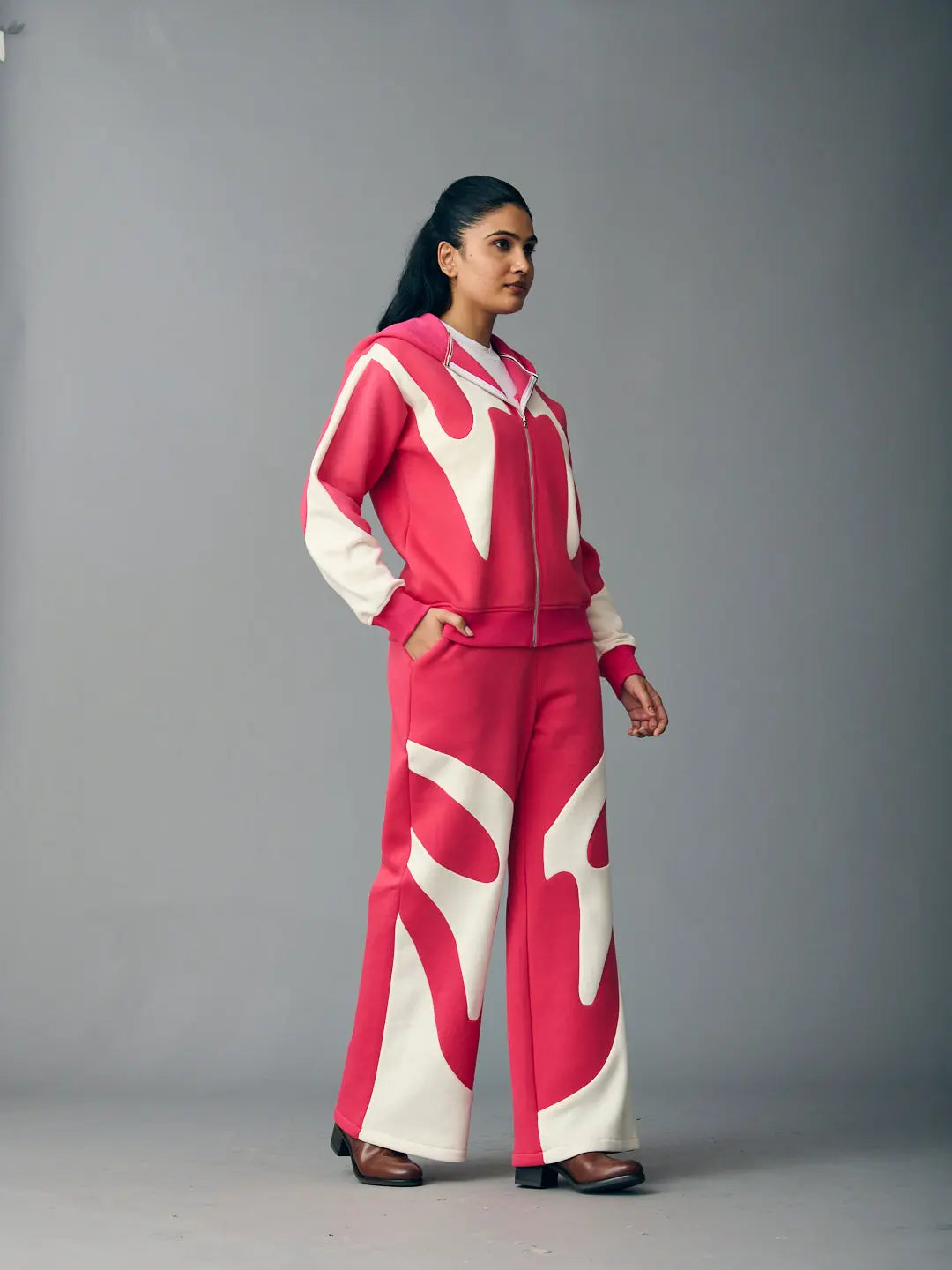 Risate chic streetwear set for women in pink and white with stylish design and comfortable fit
