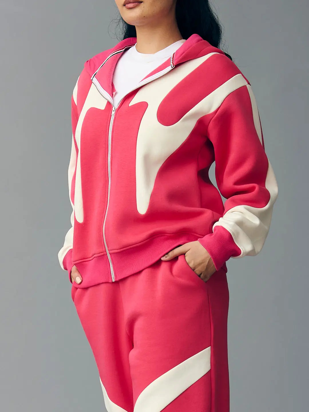 Risate chic streetwear set for women in pink and white with zip-up hoodie and matching pants