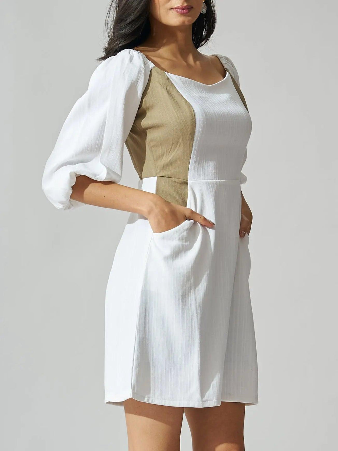 Risate colorblock mini dress for women with puff sleeves and side pockets in white and beige