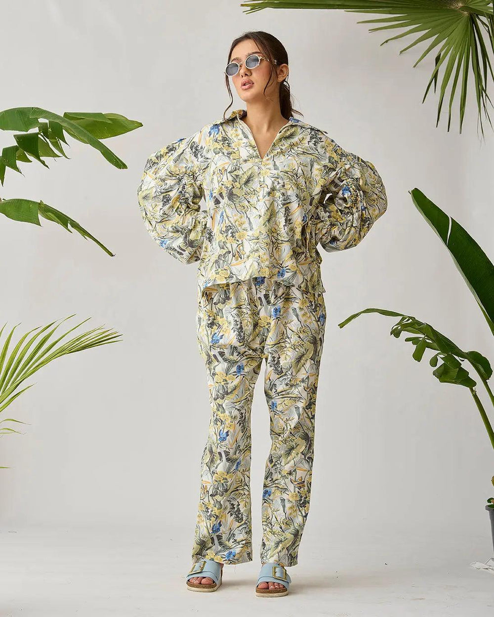 Risate cotton bed linen set in floral print, featuring a long-sleeve top and matching pants, styled with bold sleeves