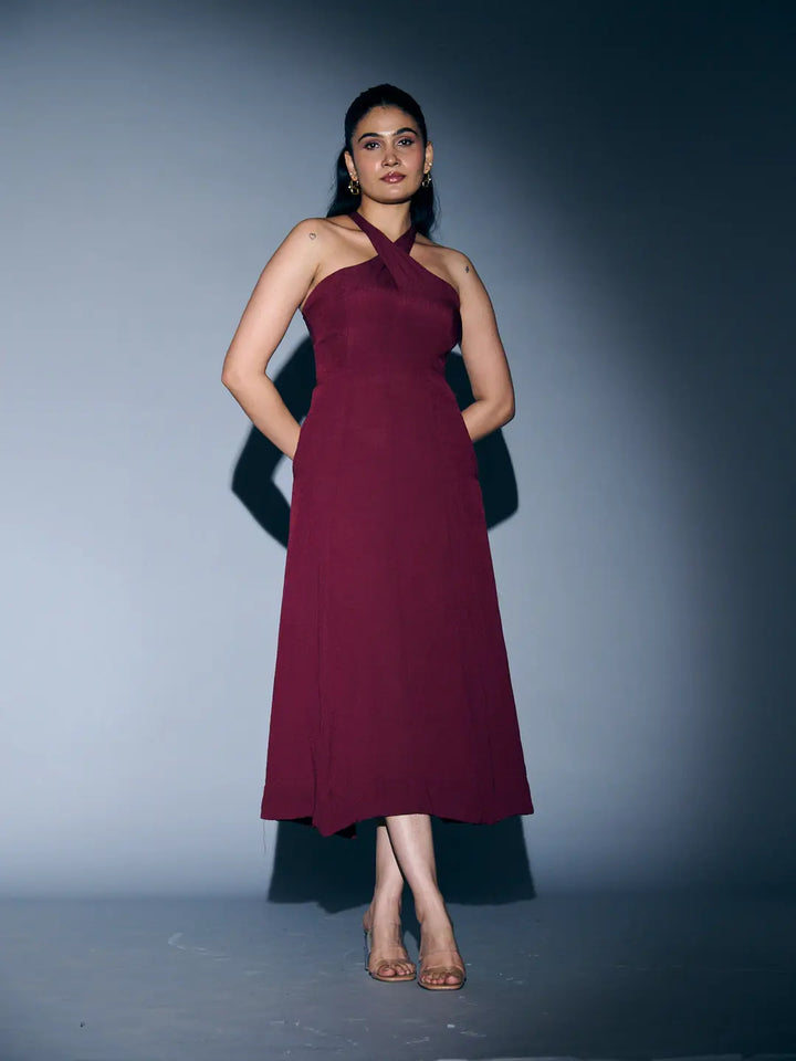 Risate crossneck crepe maxi dress in burgundy with a chic, sleeveless design and pockets