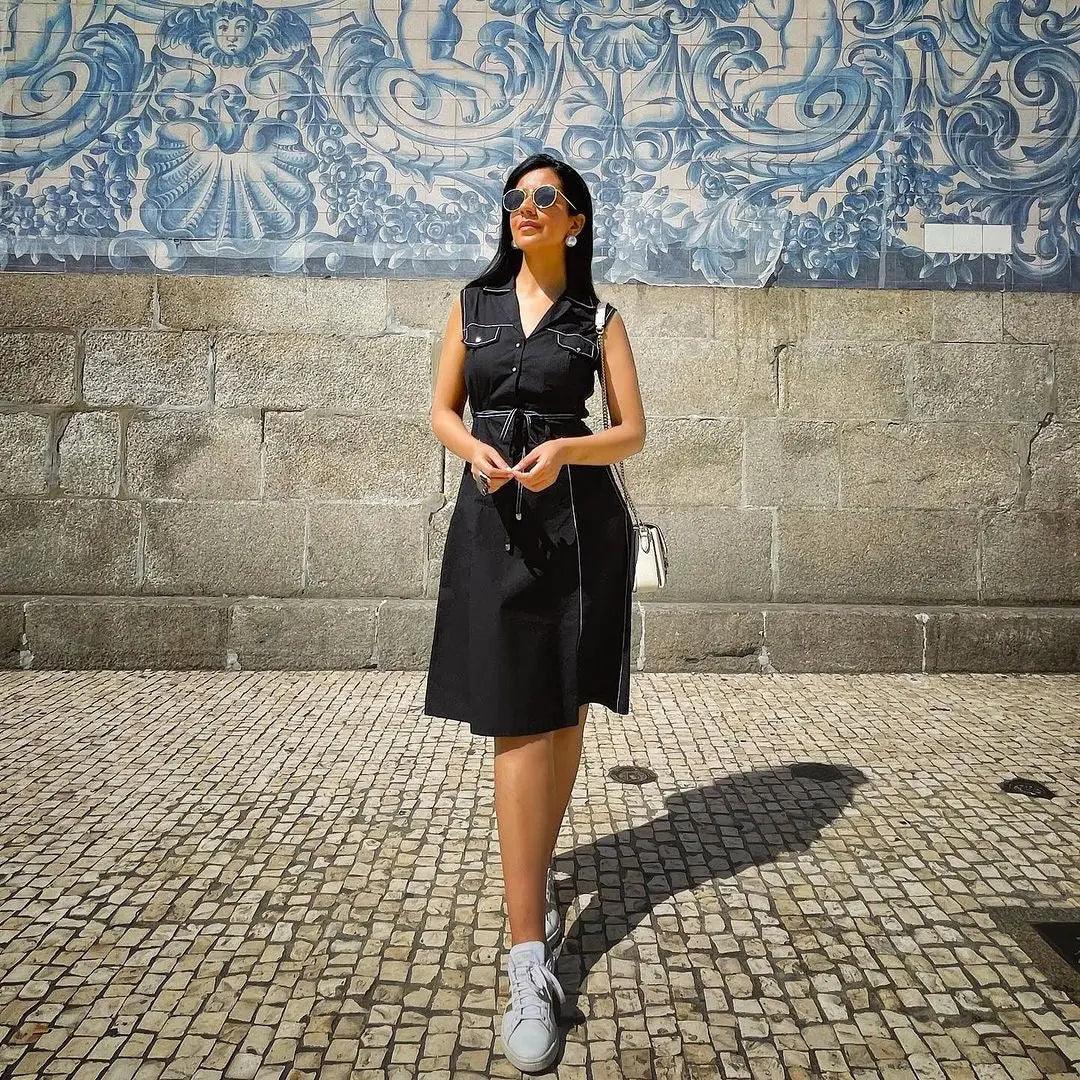 Risate elegant midi dress for women in black, featuring a fitted silhouette and stylish design