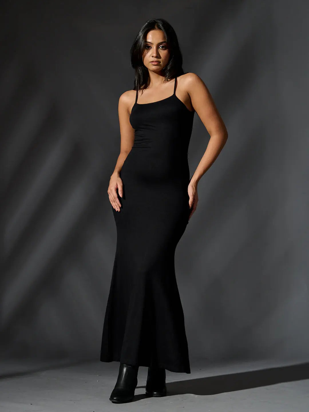 Risate glam maxi bodycon dress in black with fitted silhouette and spaghetti straps