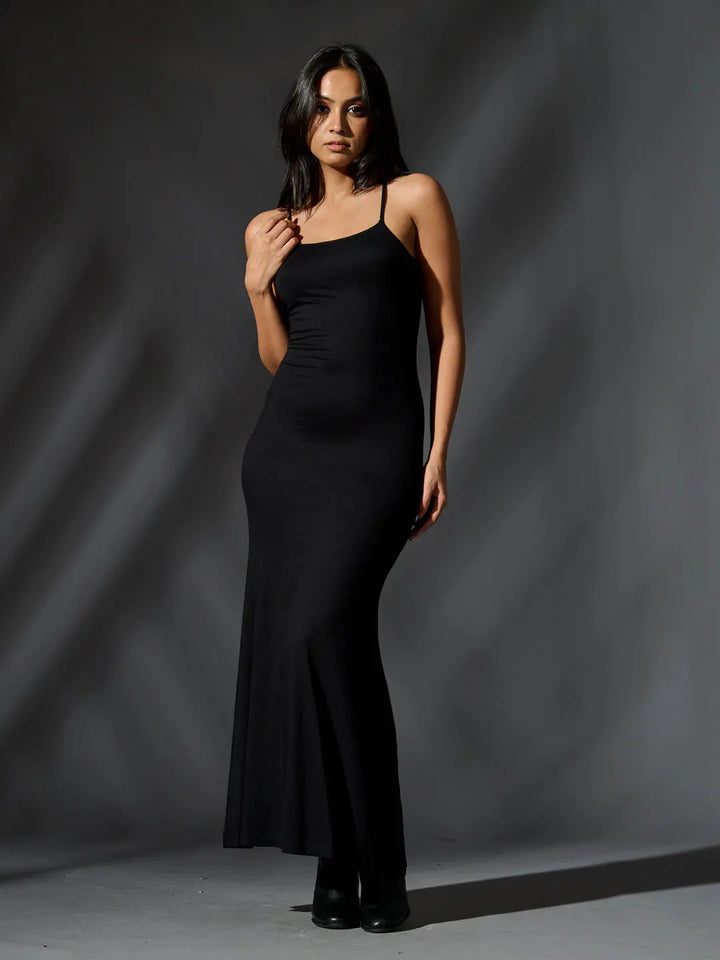 Risate glam maxi bodycon dress in black with a fitted silhouette and adjustable straps