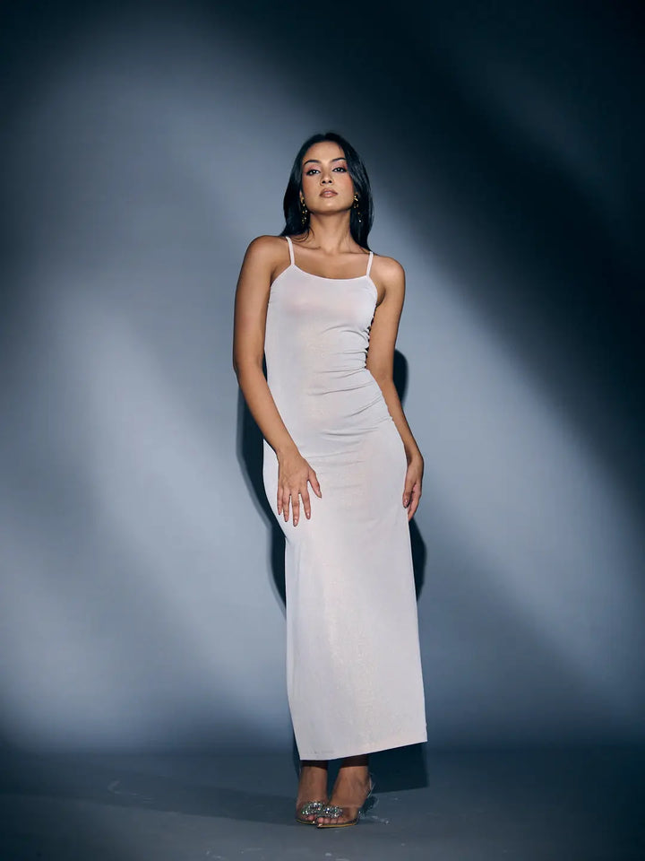 Risate glam maxi bodycon dress in light color, perfect for elegant evening events with a form-fitting design
