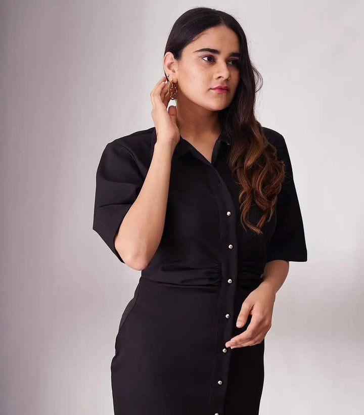 Risate knee length dress for women in black with a button-down design and short sleeves