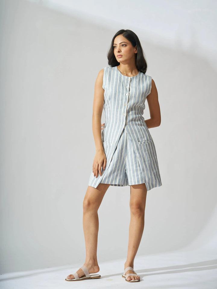 Elegant Risate linen striped vest and shorts set in blue and white with a button front design