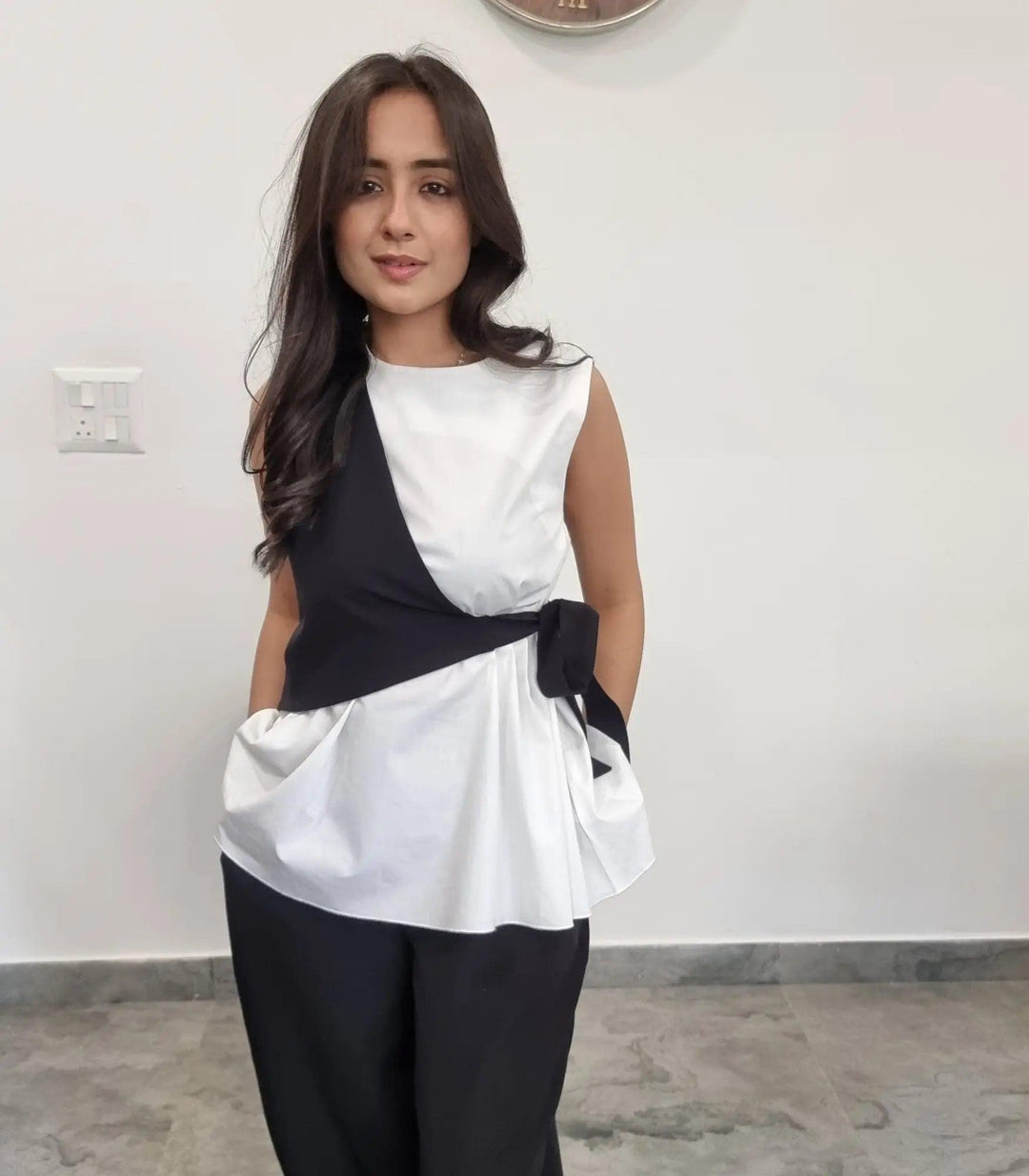 Risate matching set in black and white with stylish top and pants for a trendy look