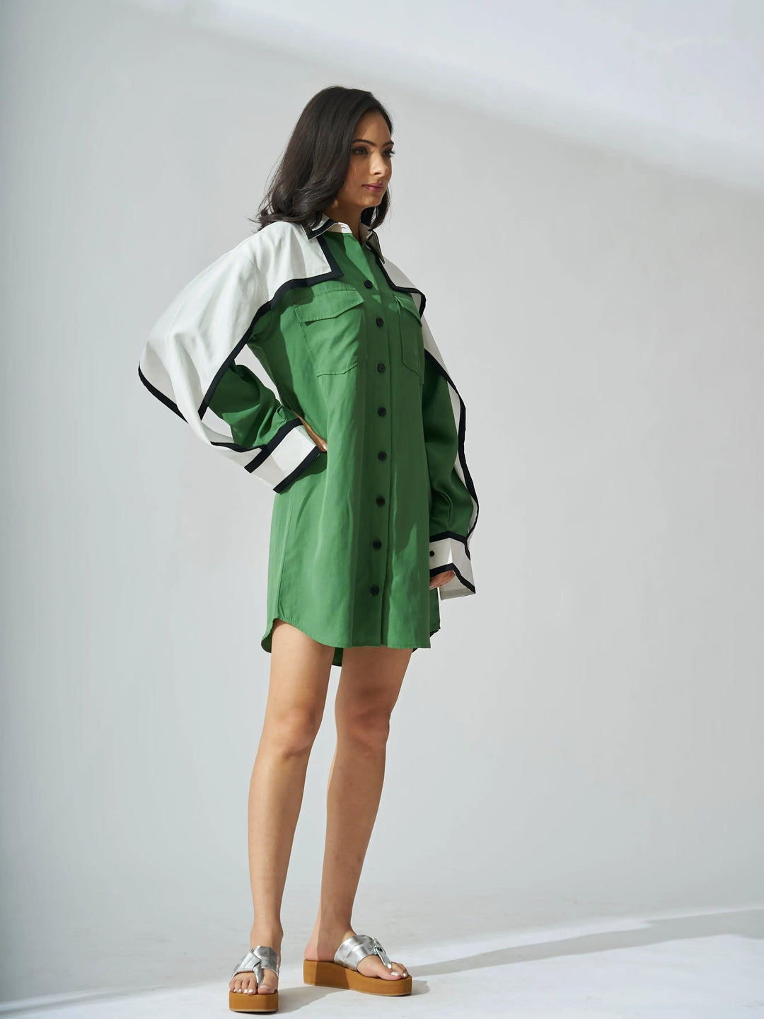 Risate Tencel linen mini shirt dress in green with stylish oversized sleeves for a trendy look