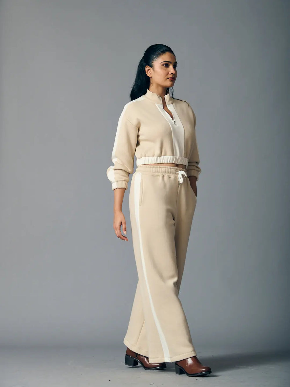 Risate urban chill set for women in beige featuring a cropped top and wide-leg pants