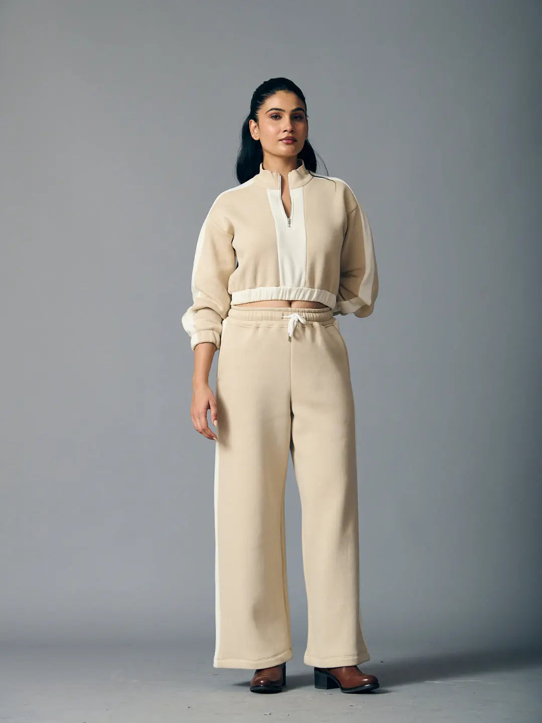 Risate Urban Chill Set for women in beige with relaxed fit and stylish collar details