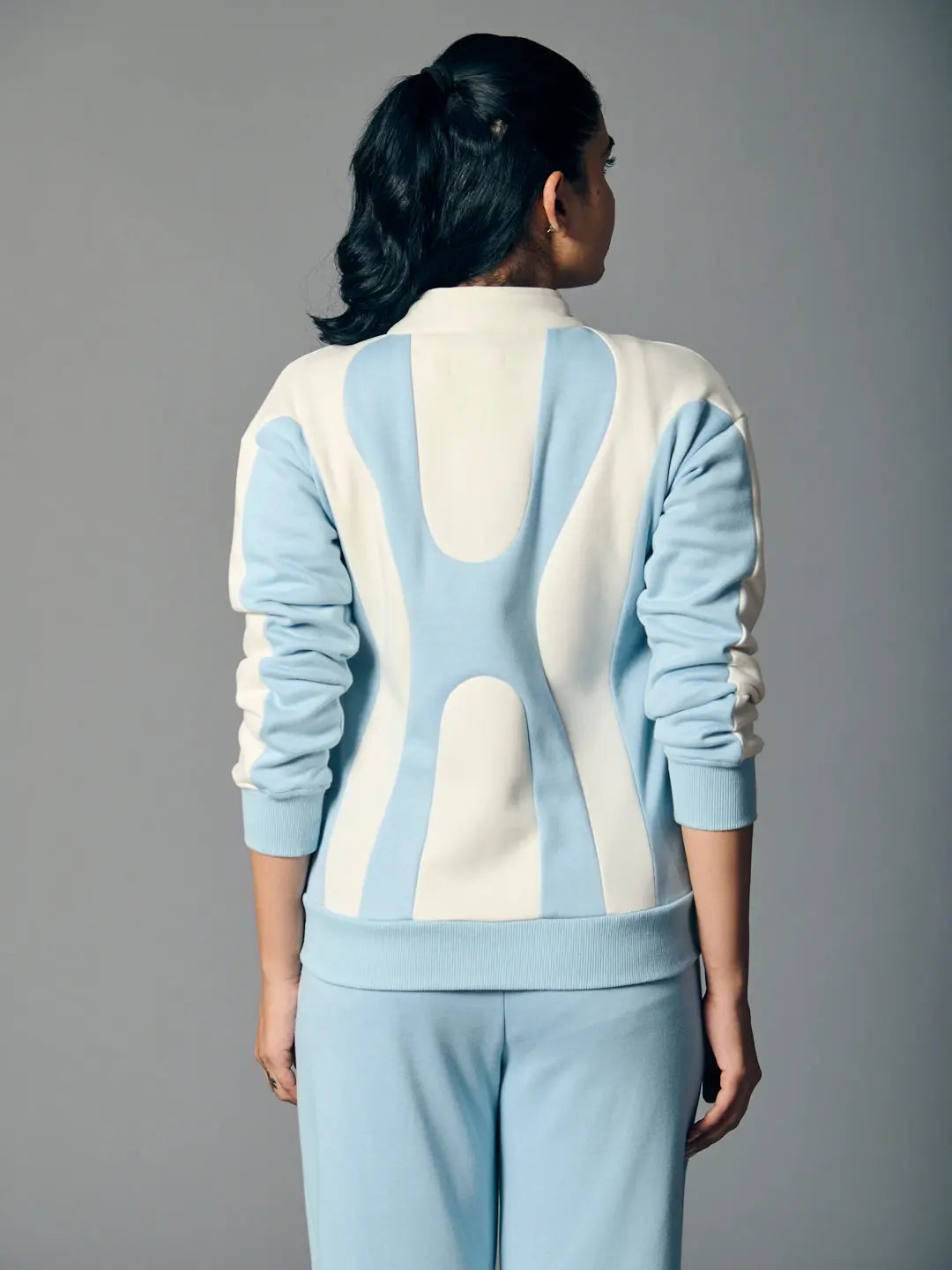 Risate bold edge sweatshirt for women with unique design in blue and white colors