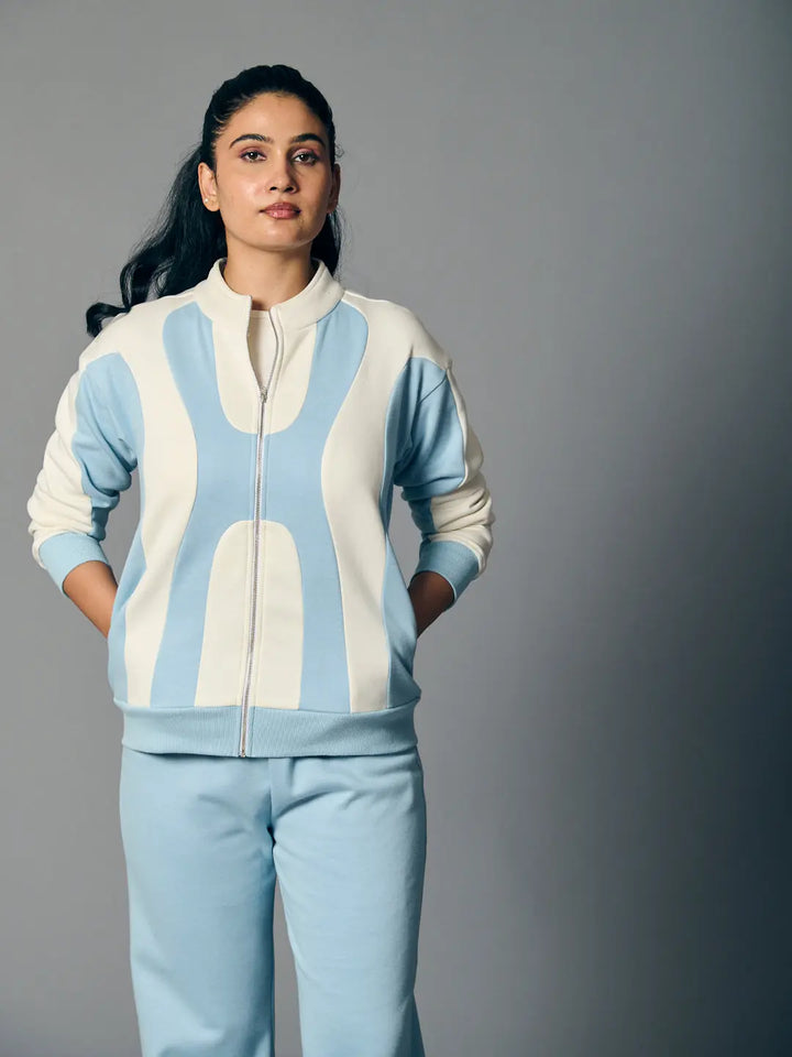Risate bold edge sweatshirt for women in blue and white with a stylish zipper design