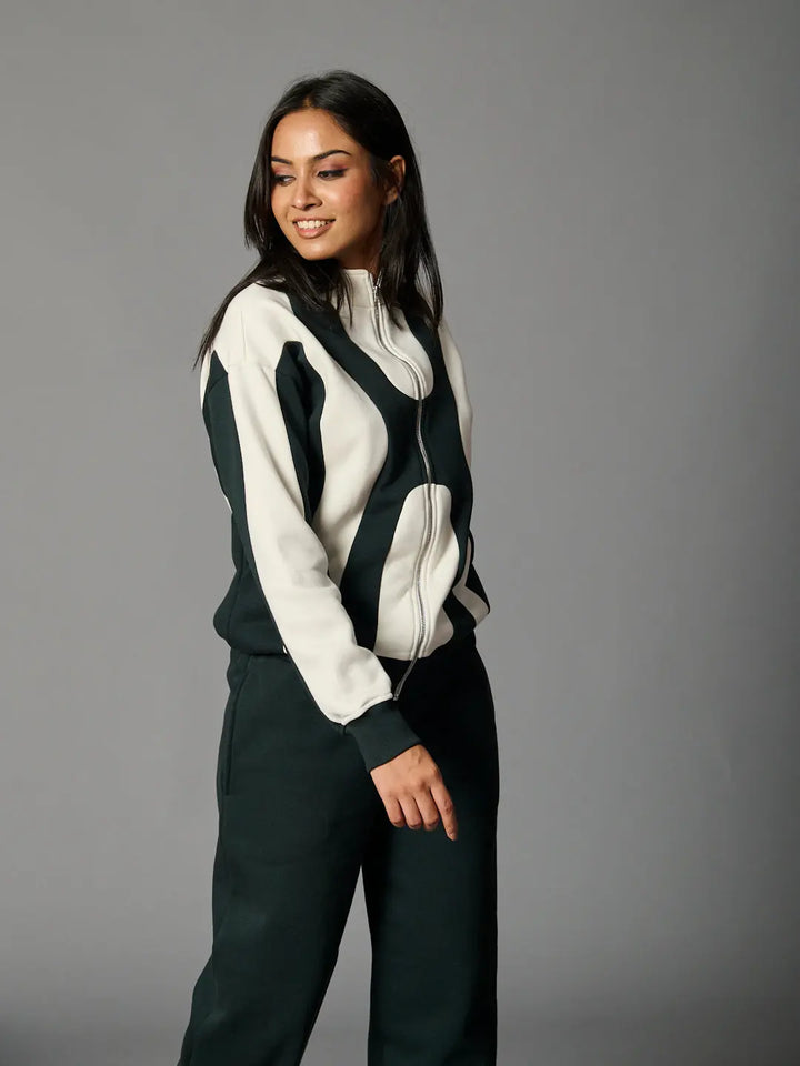 Risate bold edge sweatshirt for women in green and cream with a stylish zip design