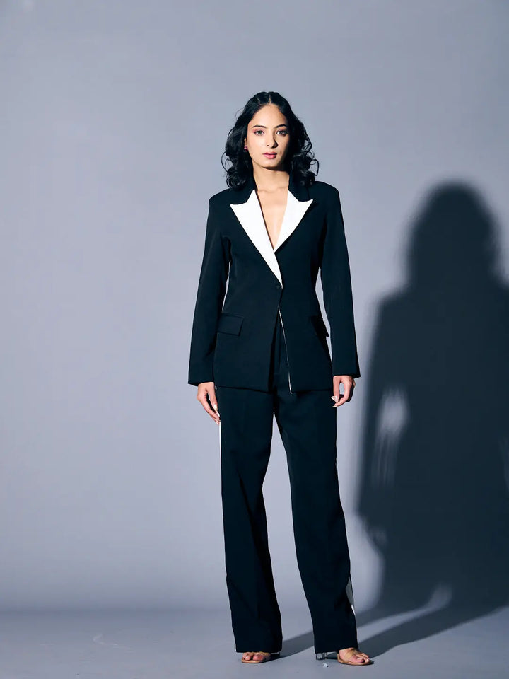 Risate women's blazer suit set in black and white, featuring a tailored fit and elegant design
