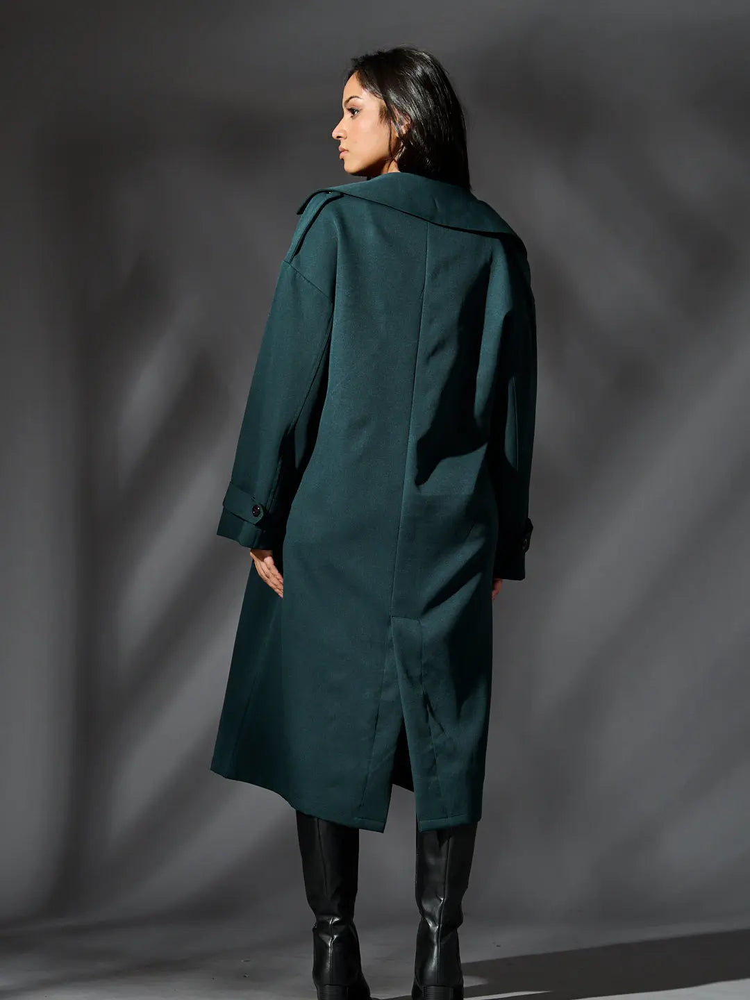 Back view of women's classic trench coat by Risate in deep green, featuring a relaxed fit and stylish design