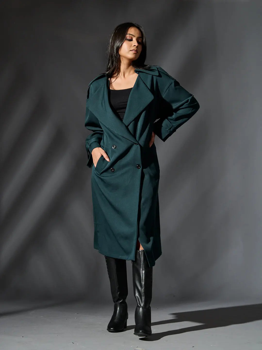Risate women's classic trench coat in deep green with a stylish double-breasted design and side slits