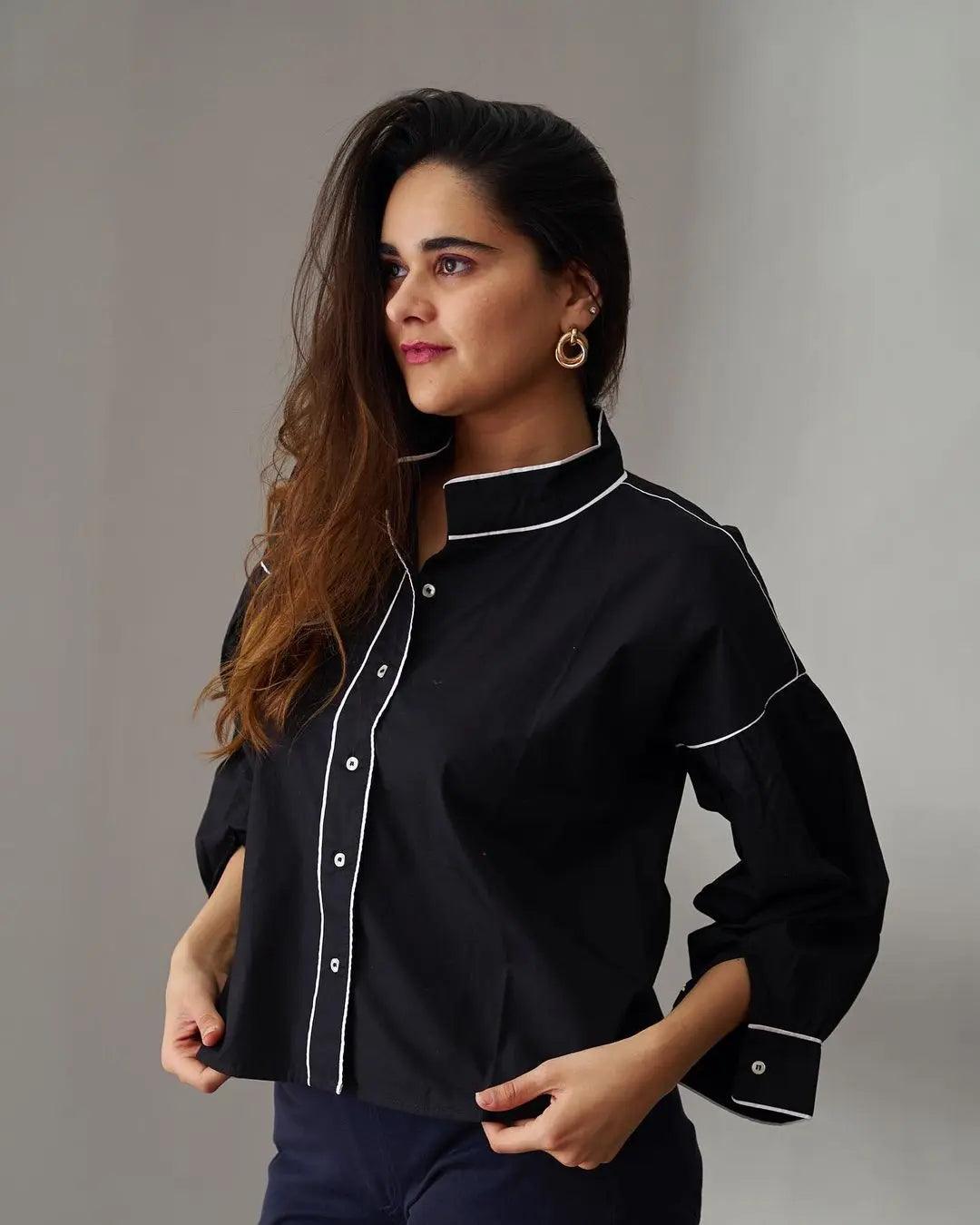 Risate women's cotton poplin shirt in black with white piping details and button closure