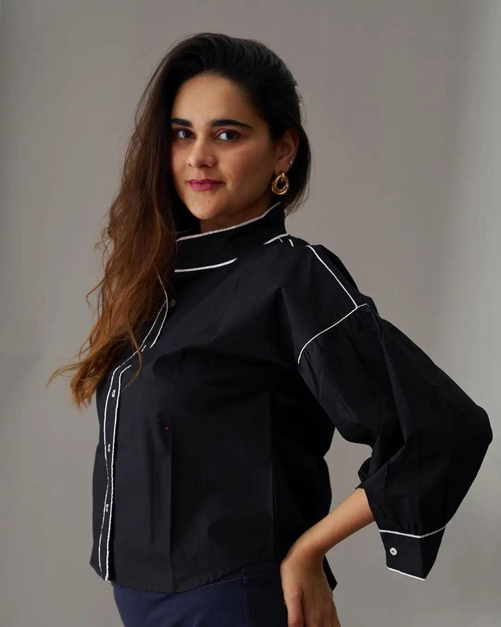 Stylish women's cotton poplin shirt from Risate featuring a modern cut and trendy design