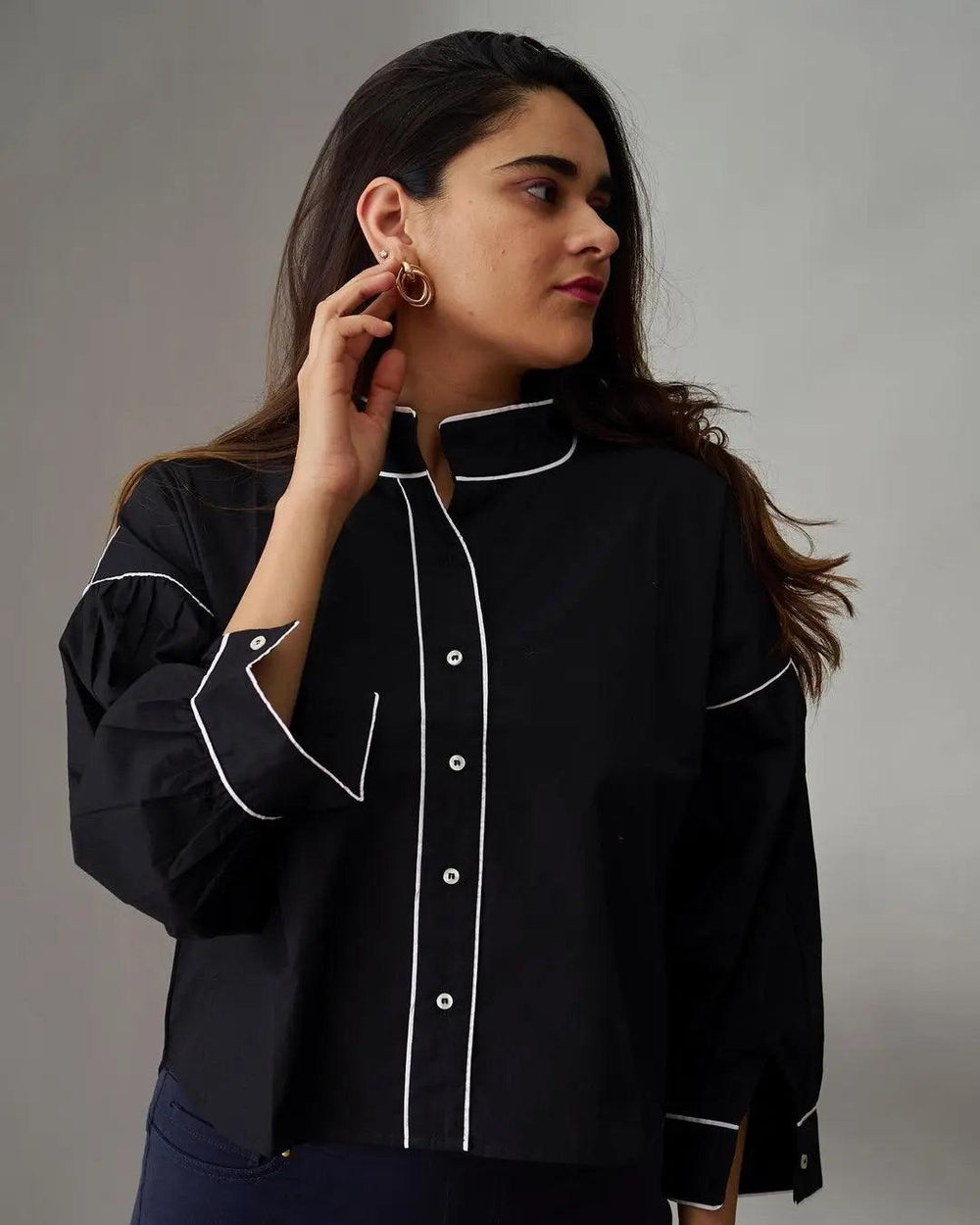 Risate women's cotton poplin shirt in black with white piping and stylish collar design