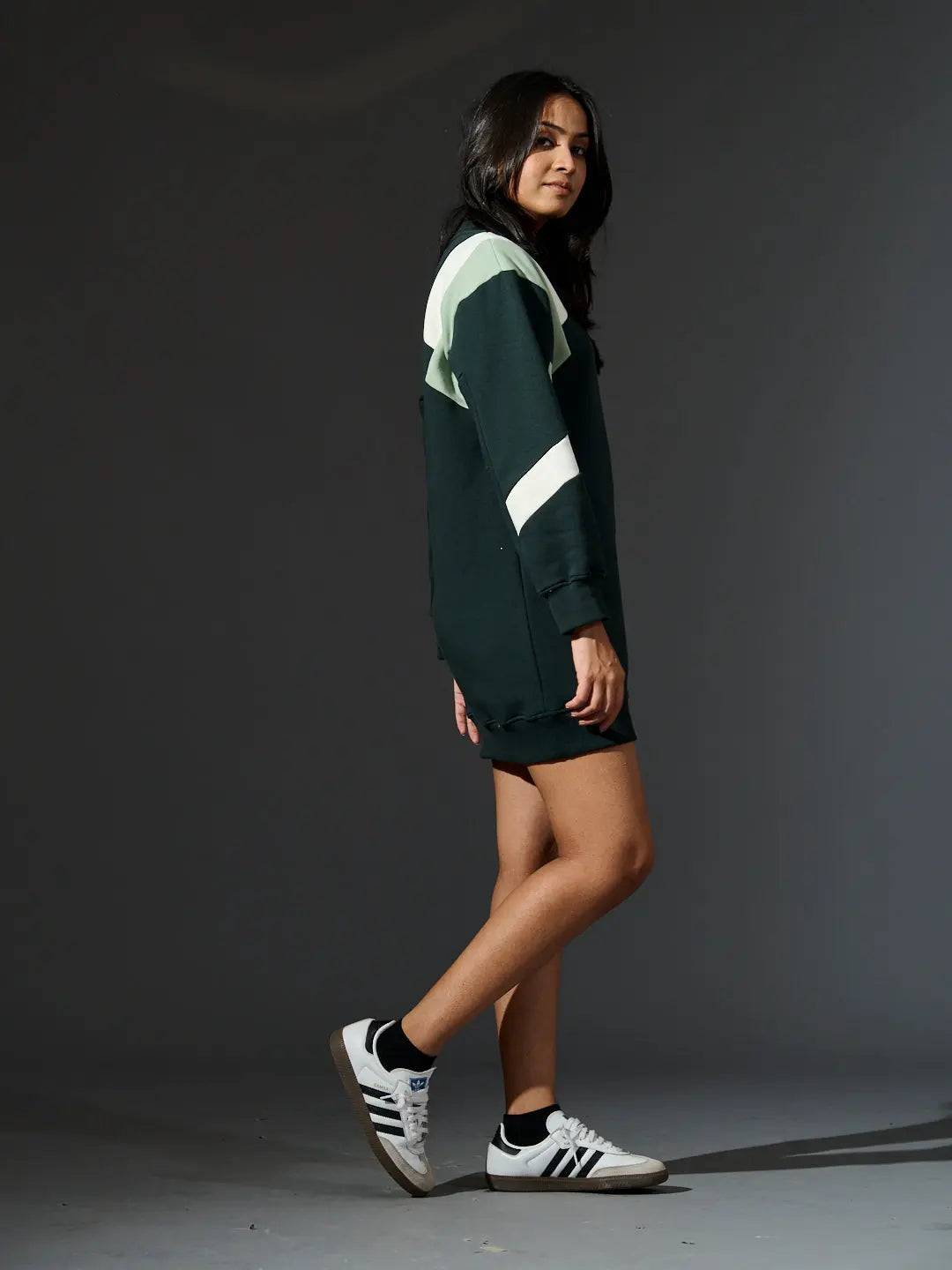 Risate women's fleece dress in green with stylish color-blocking design for casual wear