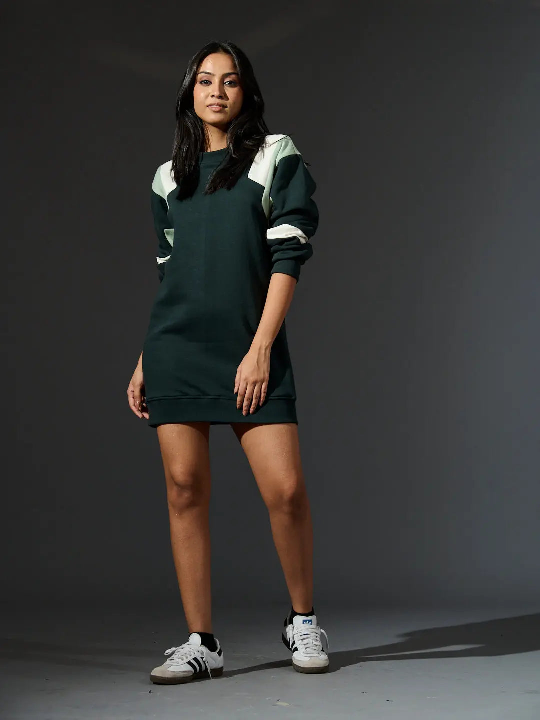 Stylish women's fleece dress from Risate featuring a relaxed fit and colorblock sleeves