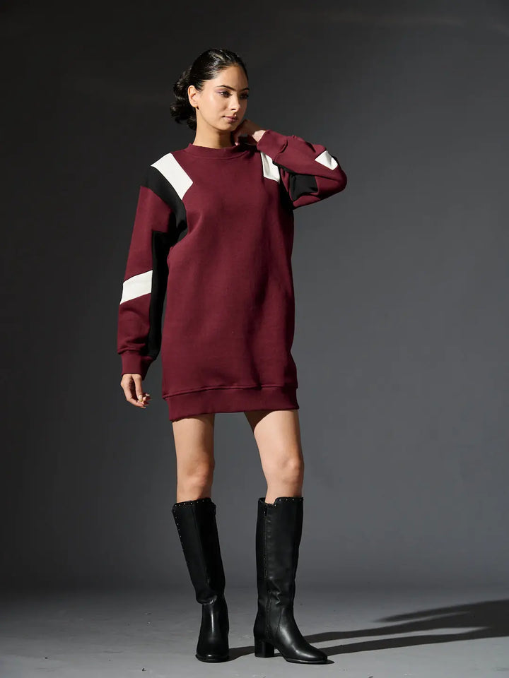 Risate women's fleece dress in burgundy with sporty color-block design and long sleeves