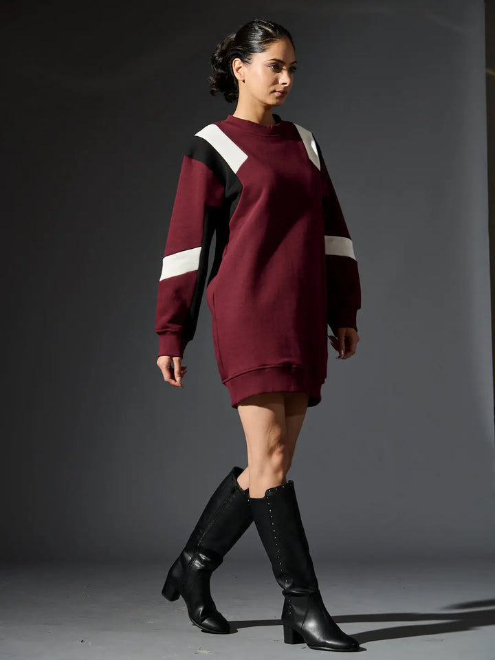 Risate women's fleece dress in burgundy with stylish white and black accents, perfect for casual outings.