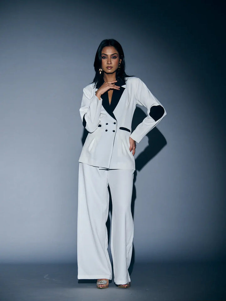 Risate women's heart patch pant suit featuring a stylish blazer and wide-leg pants in a modern design