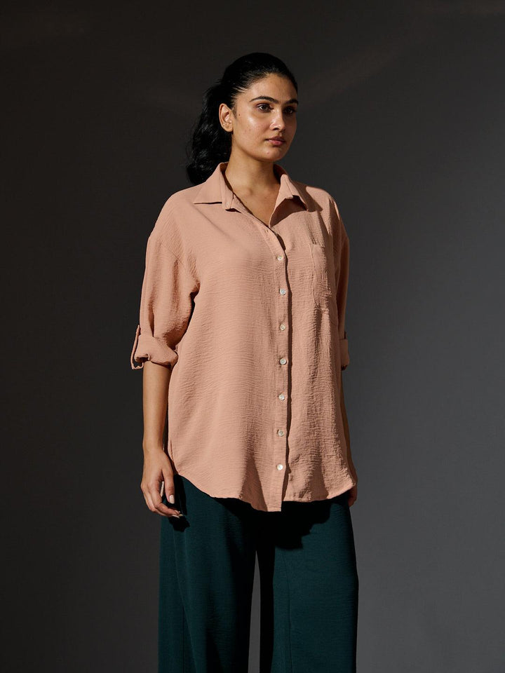 Risate women's western shirts in soft beige with a relaxed fit and rolled-up sleeves